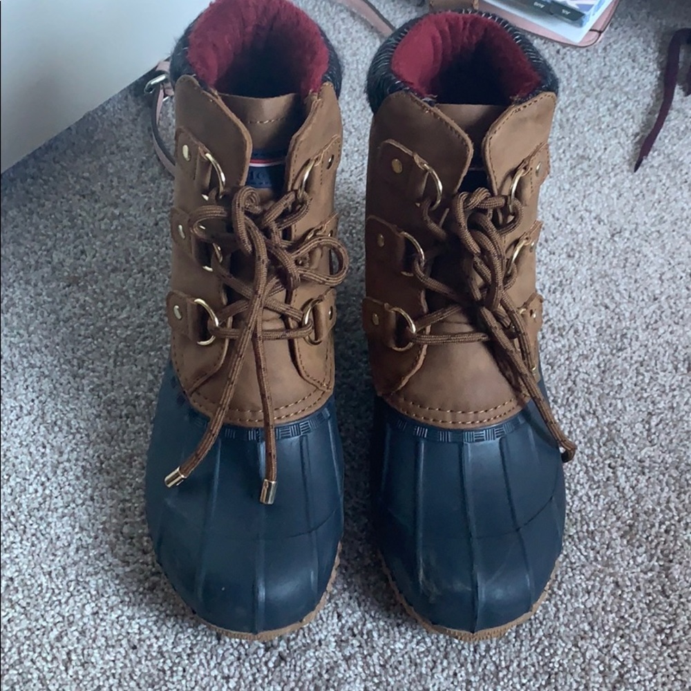 tommy hilfiger duck boots
